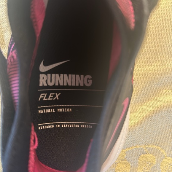 Nike slip on size 8 1/2 running flex shoes. Gently used in great condition. - Picture 3 of 5
